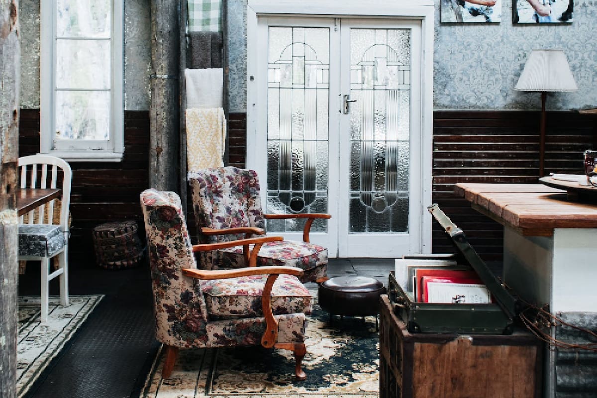 La pareja apenas se había mudado cuando encontró un tesoro olvidado en el armario (foto ilustrativa)