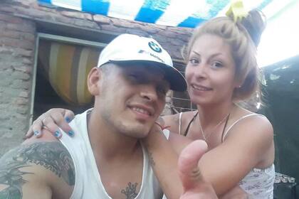 La pareja atacada por la mujer busca recuperarse de las quemaduras en el Hospital Luis Lagomaggiore.