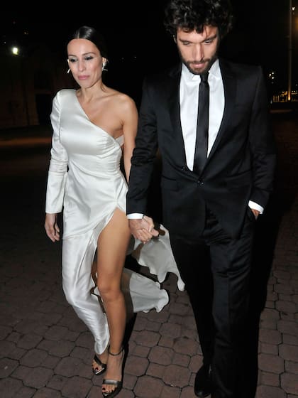La pareja, llegando a la cena anual de Fundación Huésped