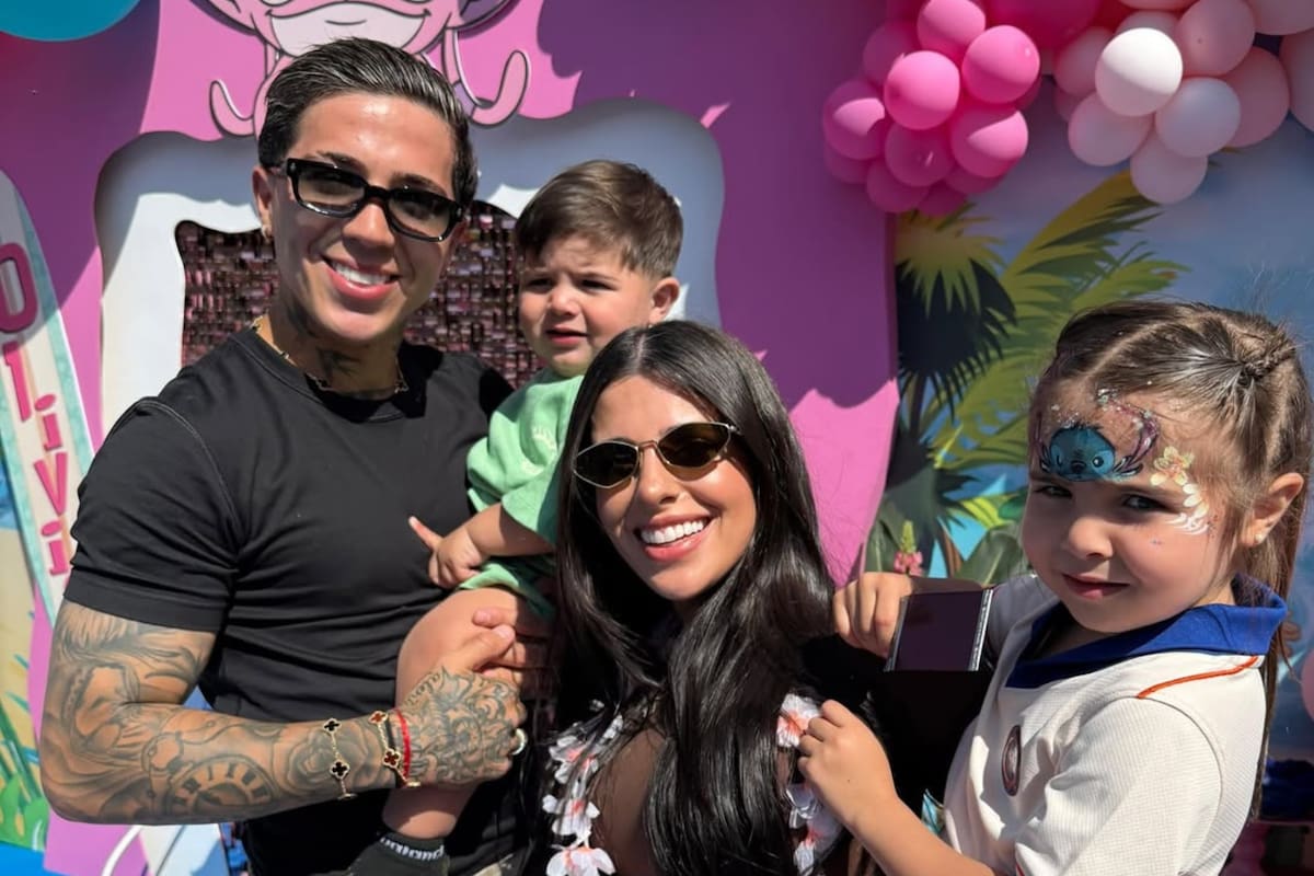 La pareja celebró los cinco años de Olivia en Londres, rodeados de los amigos y familiares en su casa (Foto: Instagram @enzojfernandez)