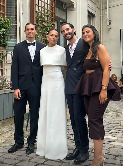 La pareja celebró su casamiento en el ayuntamiento del distrito 16 de París, en una ceremonia discreta y elegante