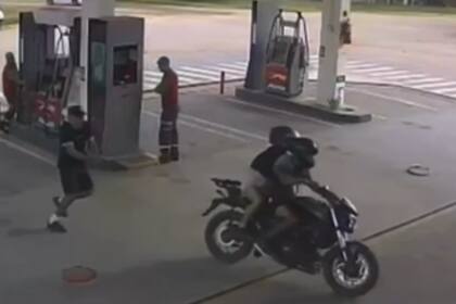 La pareja chocó cuando quiso escapar de la policía