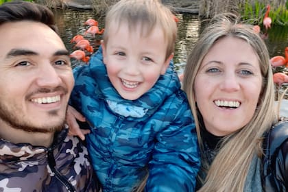 La pareja con su hijo Lorenzo.