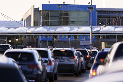 La pareja cruzó en reiteradas ocasiones por el puerto de San Ysidro