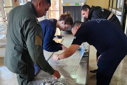 La pareja de argentinos intentó ingresar a pie desde Brasil.