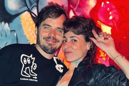 La pareja de Benja Rojas fue acusada de "borrar" a Camila Bordonaba de un video y salió al cruce (Foto: Instagram @teodeliinesias)