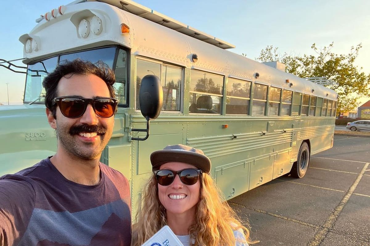 La pareja de entusiastas y amantes de los viajes cumplió su sueño de tener una casa rodante