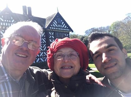 La pareja de Liverpool Malcolm y Elizabeth Hitchcott, quienes vivieron durante ocho meses con el atacante