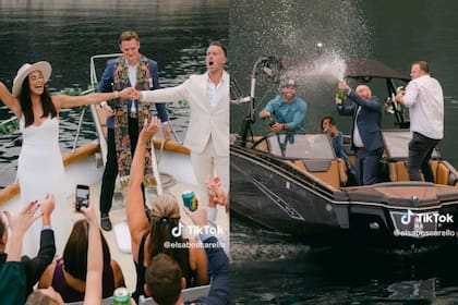 La pareja de novios fue sorprendida de la mejor manera por un grupo de amigos que había quedado fuera de la ceremonia por un tema de espacio