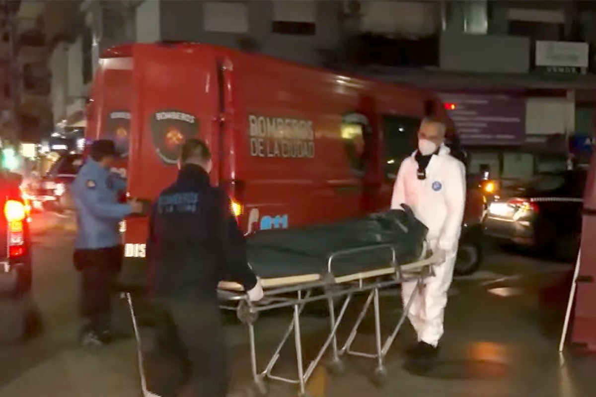 La pareja del hombre encontrado muerto estuvo presa 12 veces y tenía botón antipánico