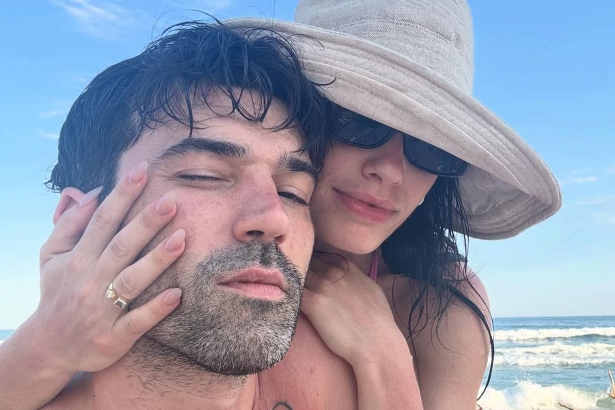 La pareja difundió una serie de imágenes emotivas para comunicar la decisión personal (Instagram @lali)