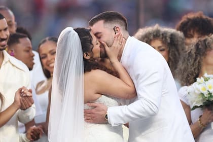 La pareja dio el sí en medio del show de medio tiempo del Super Bowl