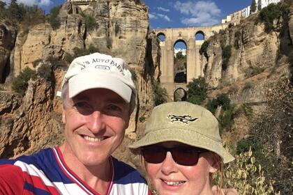 La pareja ha visitado destinos de Europa y Asia sin presupuesto para el hospedaje