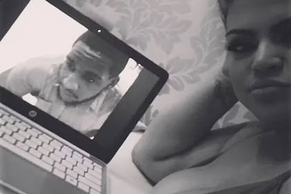 La pareja hace videollamadas (Captura TikTok)