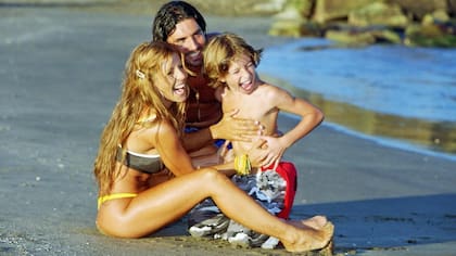 La pareja junto a Federico cuando aún era un niño