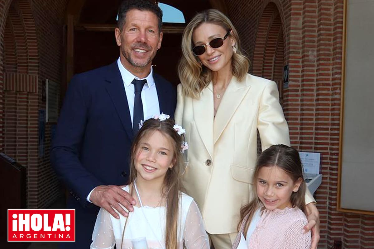 La pareja, junto a las pequeñas Francesca y Valentina, asistió a la misa acompañada por sus más íntimos
