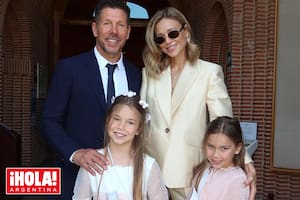 La pareja, junto a las pequeñas Francesca y Valentina, asistió a la misa acompañada por sus más íntimos