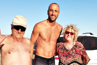 En la Costa. Una abuela se accidentó y fue socorrida por Manu Ginóbili