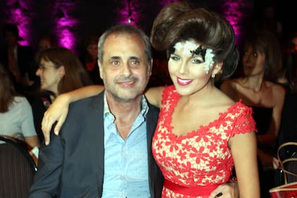La pareja lleva a las nenas a Europa