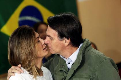 La pareja presidencial hoy minutos antes de la votación de Bolsonaro en Río de Janeiro