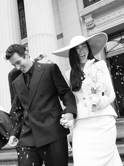 La pareja primero se casó por civil en una ceremonia íntima (Foto: @dualipa)