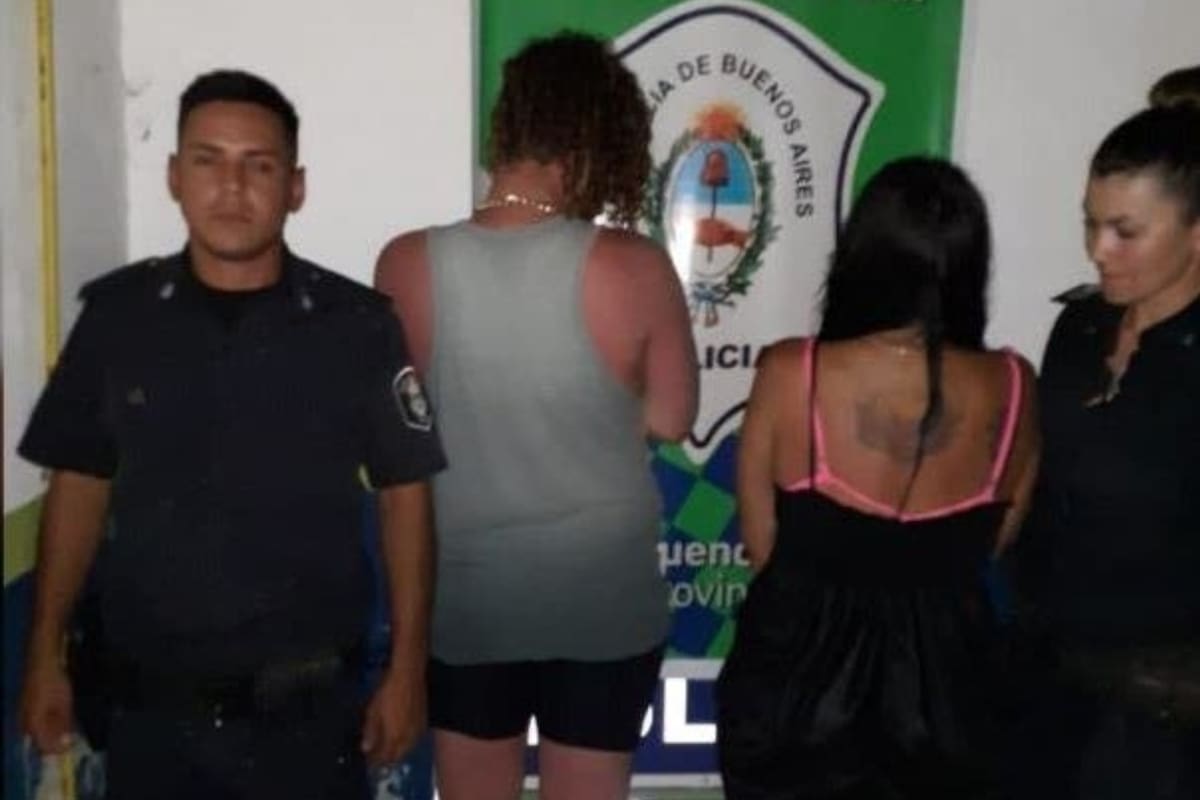 La pareja, que al principio se resistió, fue traslada a la comisaría. La mujer fue enviada al Destacamento Femenino a la mujer, mientras el hombre fue enviado a la Unidad Penitenciaria 44 de Batán