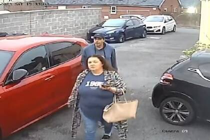 La pareja quedó captada en cámaras de seguridad del hotel (Foto: Facebook de Dolphin Hotel Restaurant)