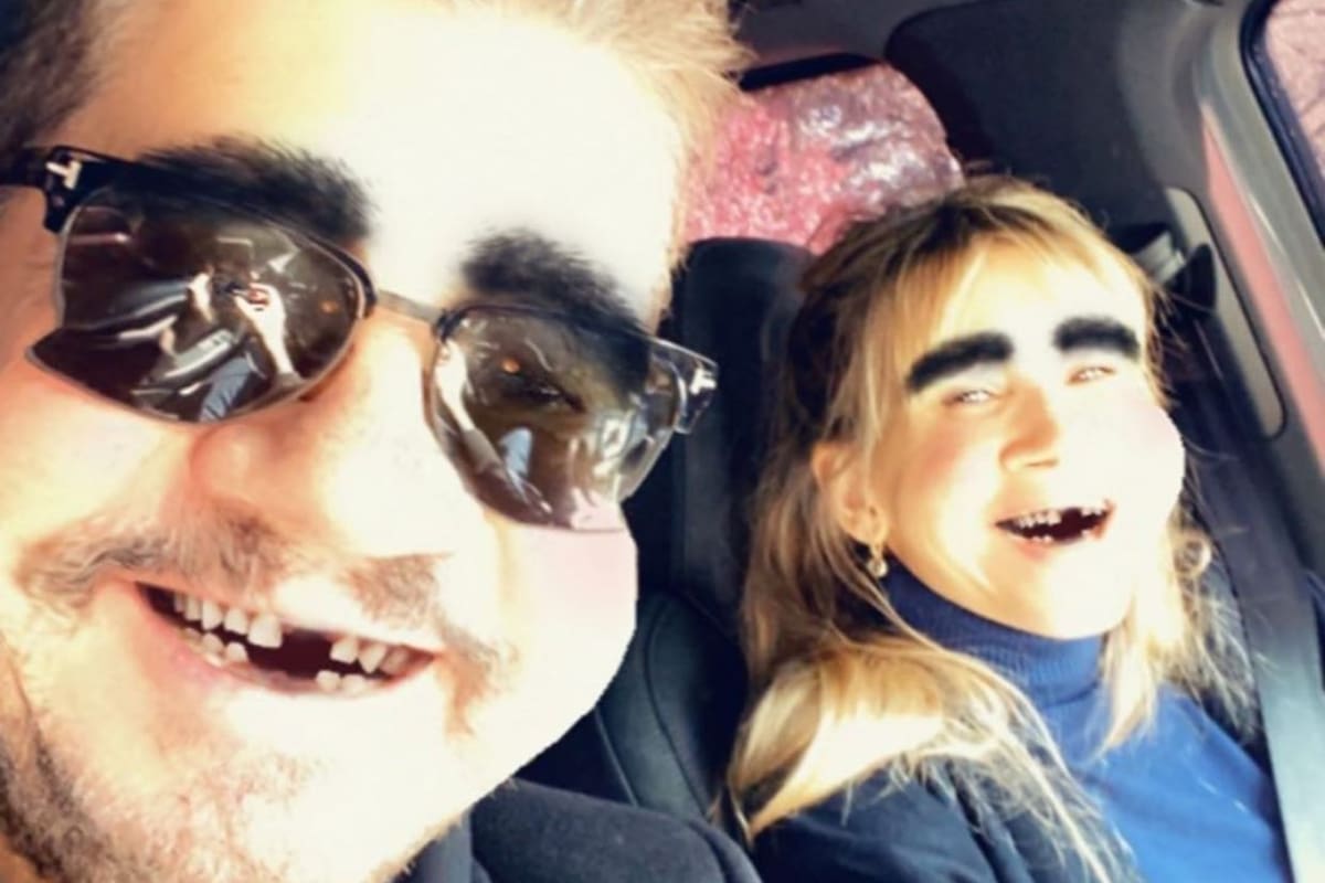 La pareja, recientemente unida luego de una ruputra de casi dos meses, jugó en las redes con un filtro fotográfico para lograr una singular imagen de ambos un tanto desmejorados