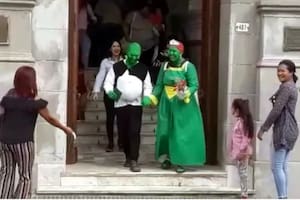 La pareja se casó en Melo, una ciudad al noreste de Montevideo, en Uruguay (Crédito: Captura de video)