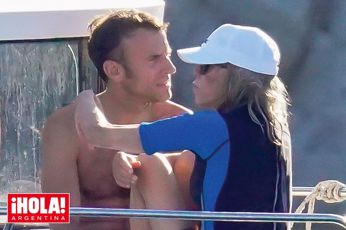 La pareja se conoció cuando Macron tenía 15 años y ella con 39, era su profesora de teatro. Tiempo después se reencontraron y en 2007 se casaron, un año después que ella se divorciara de su primer marido, el banquero André-Louis Auzière.