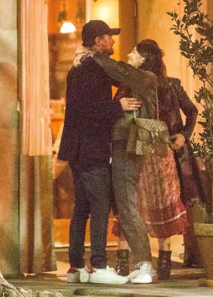 La pareja se encontraba en la puerta de un restaurante donde cenaron con amigos y la madre de la joven, Lucila Polak