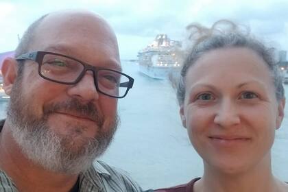 La pareja se mudará a un país de África el 10 de agosto próximo junto a sus hijos