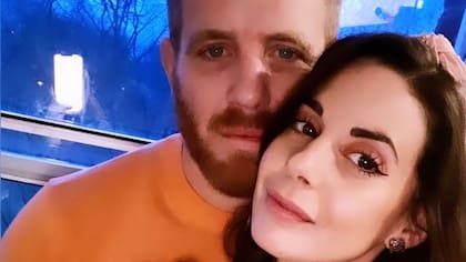 La pareja se subió a un avión equivocado; si bien creyeron que era un sueño, su vuelo llegó a otro país