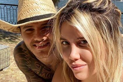 La pareja tiene un buen equipamiento para poder hacer ejercicios en su casa en tiempos de aislamiento y pandemia