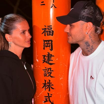 La pareja visitó el santuario Fushimi Inari-taisha (Foto: Instagram @mauroicardi)