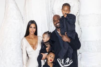 Kim Kardashian y Kayne West, junto al resto de sus hijos