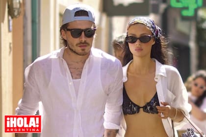 La pareja volvió a elegir la Costa Azul, su destino favorito de verano, donde también vivió su luna de miel en 2022.