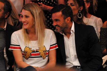 La pareja ya no tiene problema de mostrarse en público y disfrutar de su amor ante los ojos de todos