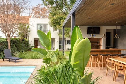 La parrilla se construyó de espaldas a la casa para darle mayor privacidad.