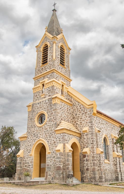 La parroquia del Sagrado Corazón de Ascochinga tiene una placa que recuerda la visita del ex presidente de Estados Unidos.