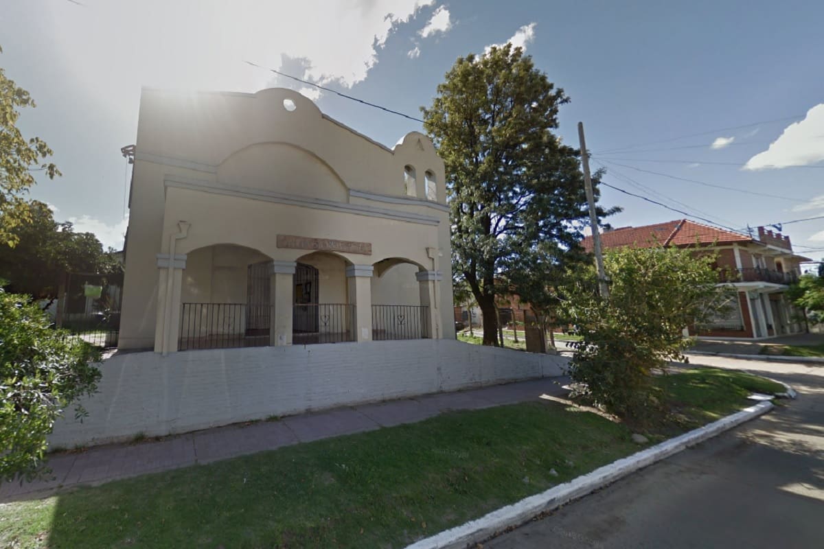 La parroquia Sagrada Familia, de Bella Vista, donde un hombre en situación de calle fue muerto a golpes en la cabeza por un adolescente