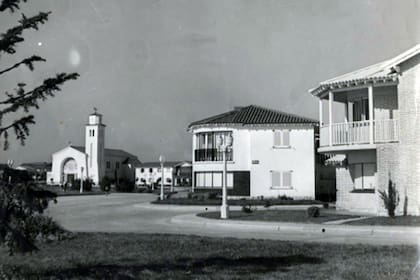 La parroquia San Juan Bautista El Precursor, sin embargo, sigue tal cual como cuando se inauguró, igual que la escuela primaria Naciones Unidas