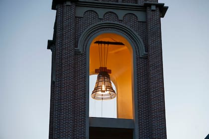 La parroquia se proyectó en 1940 y se inauguró en 1963, sin terminar