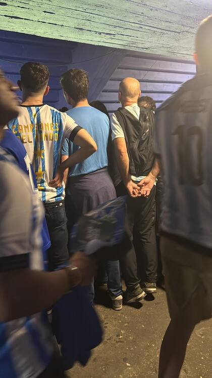 Una parte de la Popular Norte Media estuvo repleta de hinchas de la selección que no podían ingresar y ver el partido