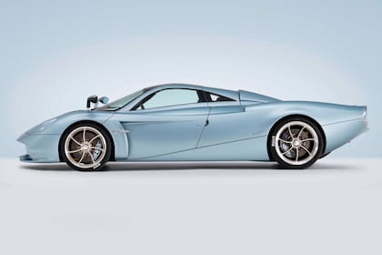 La parte posterior tiene 35cm más que un Huayra tradicional