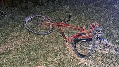 La parte trasera de la bicicleta quedó deformada