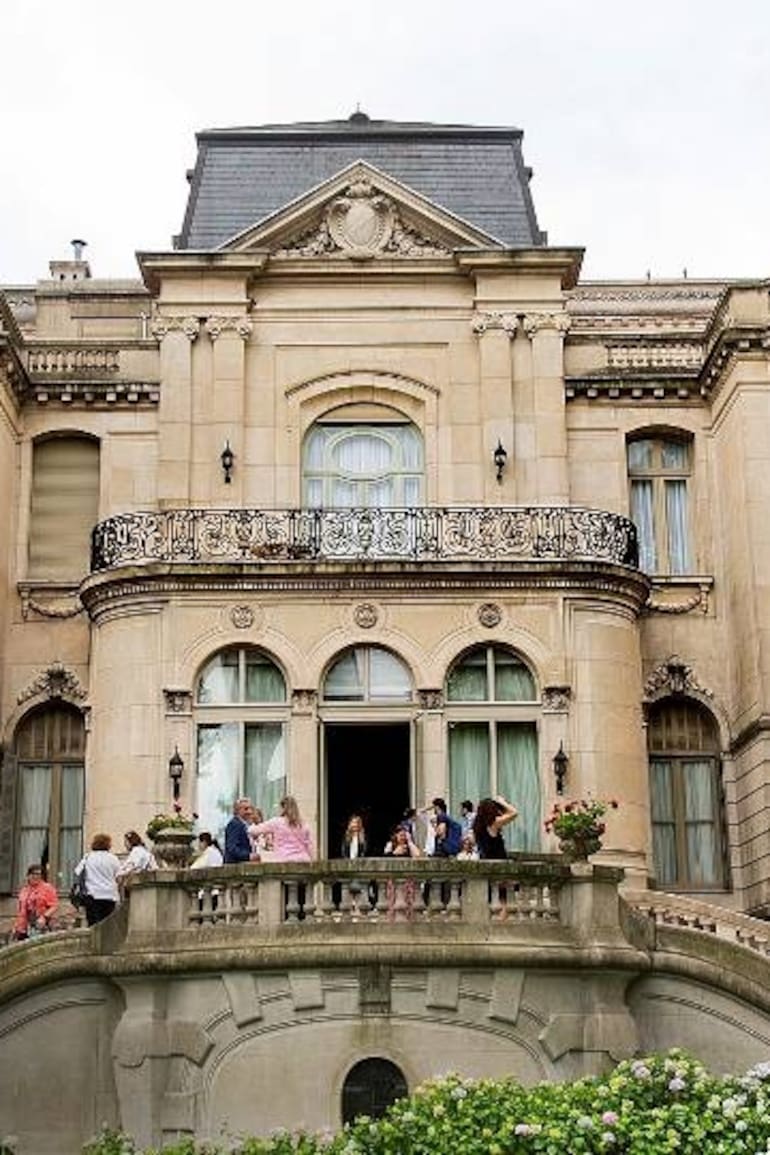 La parte trasera y los jardines hacen al encanto del palacio.
