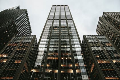 La participación limitada de Donald Trump en 1290 Avenue of the Americas le dificulta venderlo. Sus estados financieros lo trataron como si pudiera venderse.