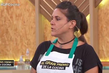 La participante no dudó en criticar ayer en el reality culinario a Laura, del equipo rojo y Carina Zampini se sorprendió por su sinceridad