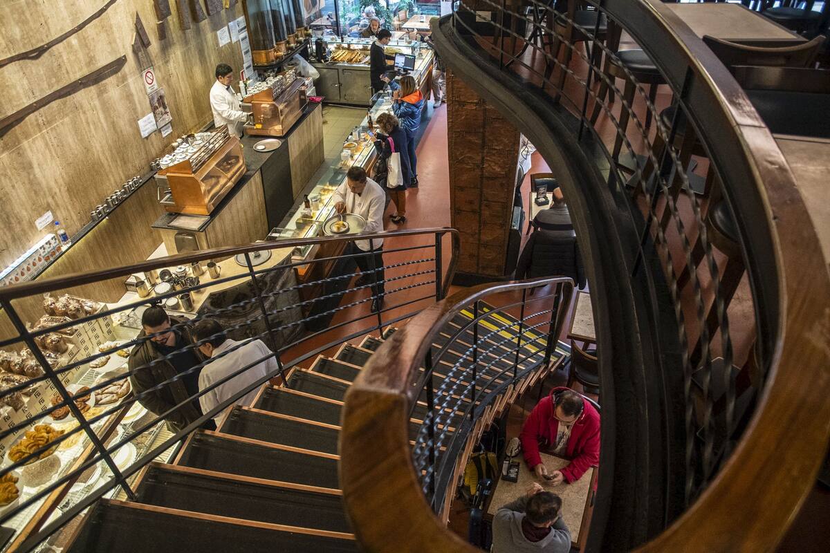 La particular escalera del Florida Garden desemboca en el centro del salón